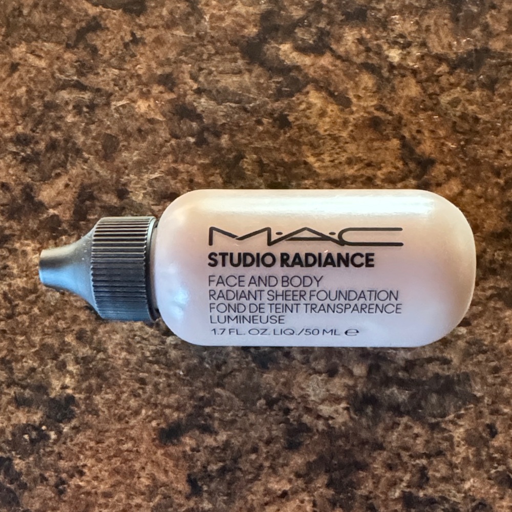 MAC Cosmetics Studio Radiance Foundation - Cream